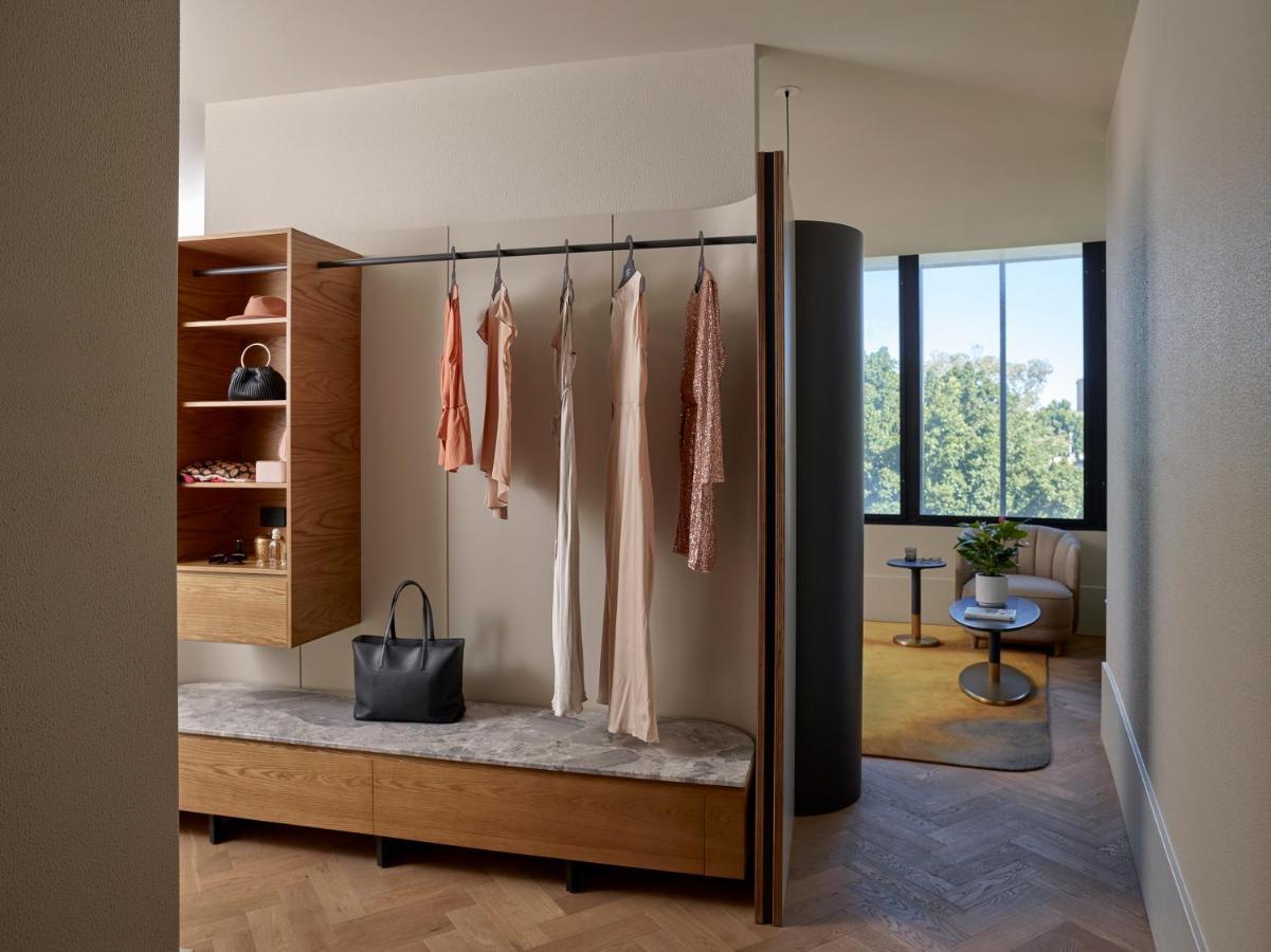 Crystalbrook Kingsley Hotel Newcastle Eksteriør billede A walk-in wardrobe