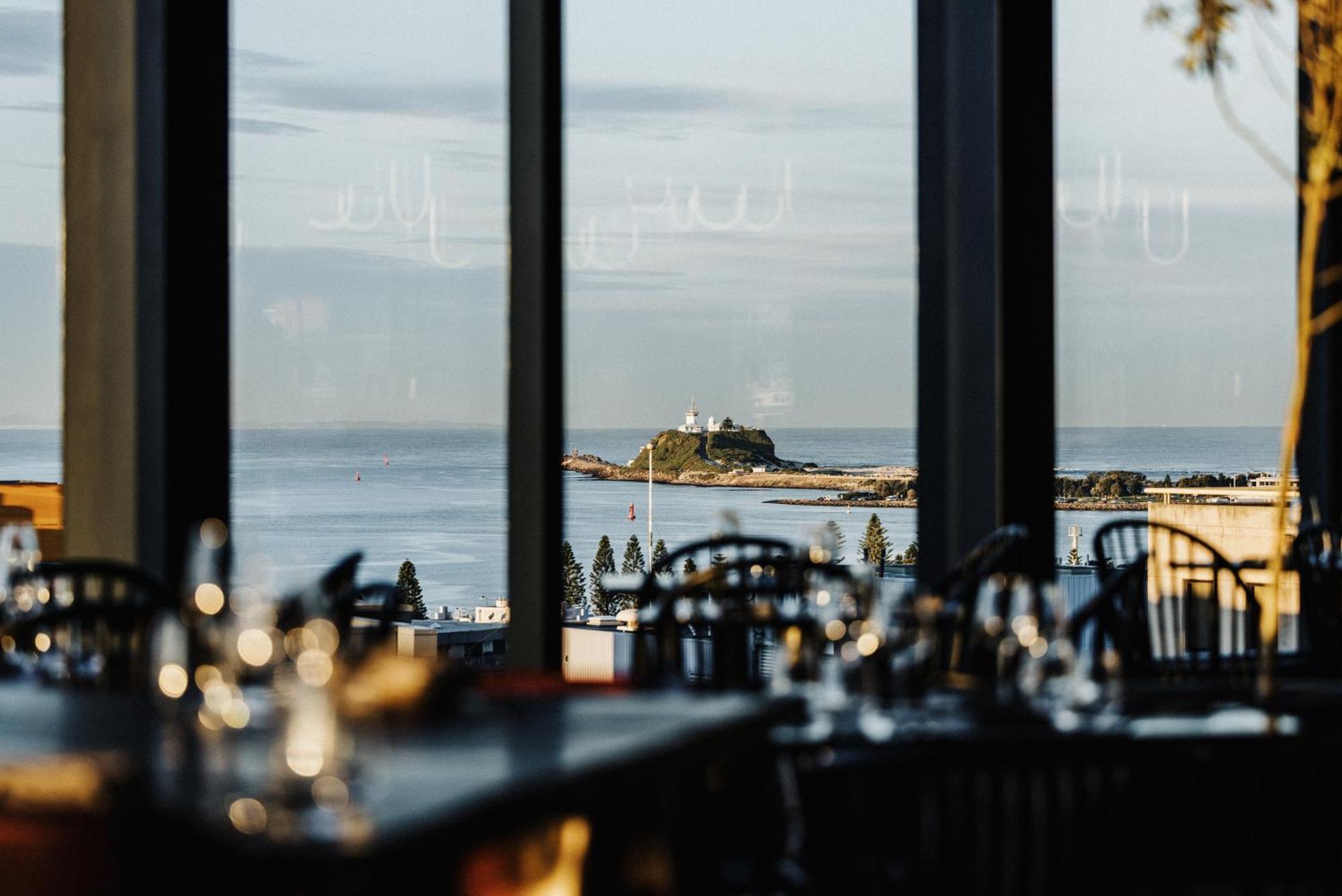 Crystalbrook Kingsley Hotel Newcastle Eksteriør billede View from the restaurant