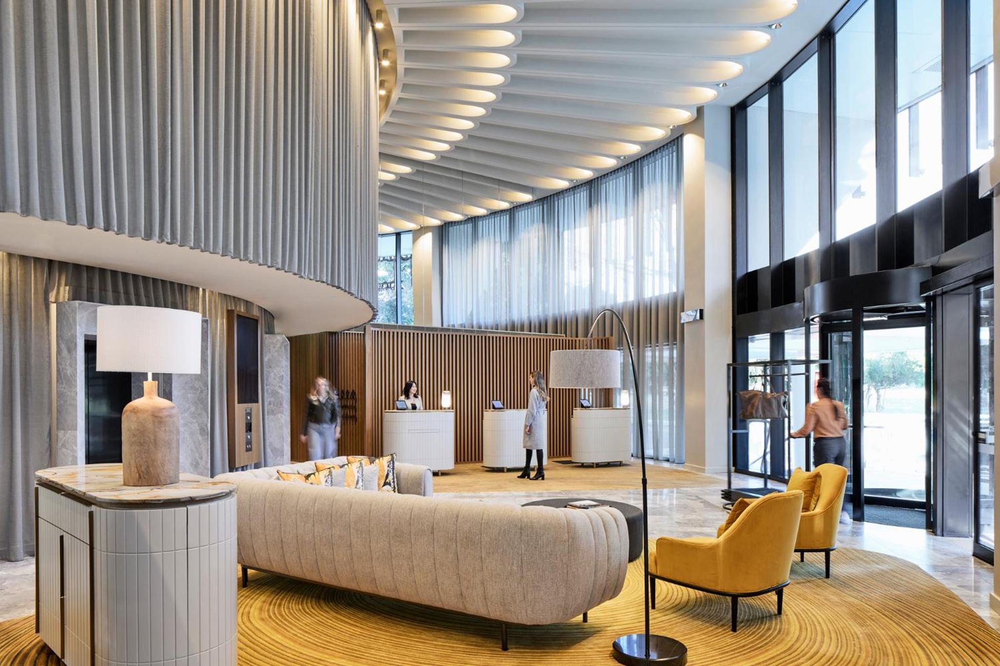 Crystalbrook Kingsley Hotel Newcastle Eksteriør billede The lobby of the hotel